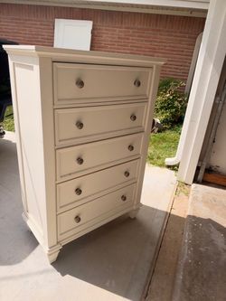 5 drawer Dresser - Great Condition