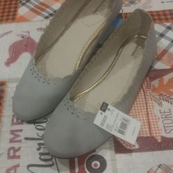 2 Pair Of New Woman's Flats, Gray , Size 9