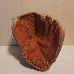 The A2000 XLO Baseball / Softball Glove, 12.5"