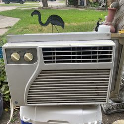 General Electric AC Window Unit 5200 BTU Works Very Good 