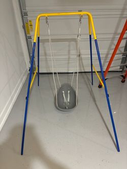 Single kids swing