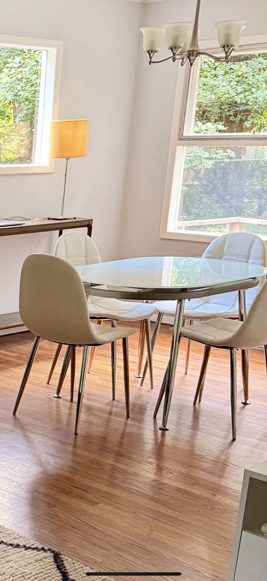 Extendable Frosted Glass Dining Table With 4 Chairs