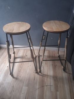 2 Bar stools