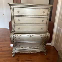 Luxury Dresser Brand New Metallic Gold 5 Drawer Dresser 