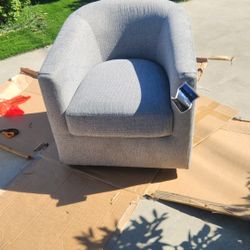 Naoke I Gray Swivel Accent Chair