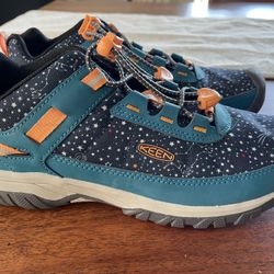 NEW! KEEN Big Kid’s Shoes (Size 4) 