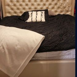 King Size Bed & Drawers