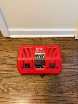 M18 18-Volt Lithium-Ion Dual Bay Rapid Battery Charger
