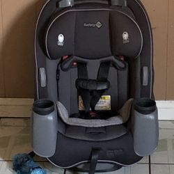LIKE NEW SAFETY 1ST CONVERTIBLE CAR SEAT!!!!
