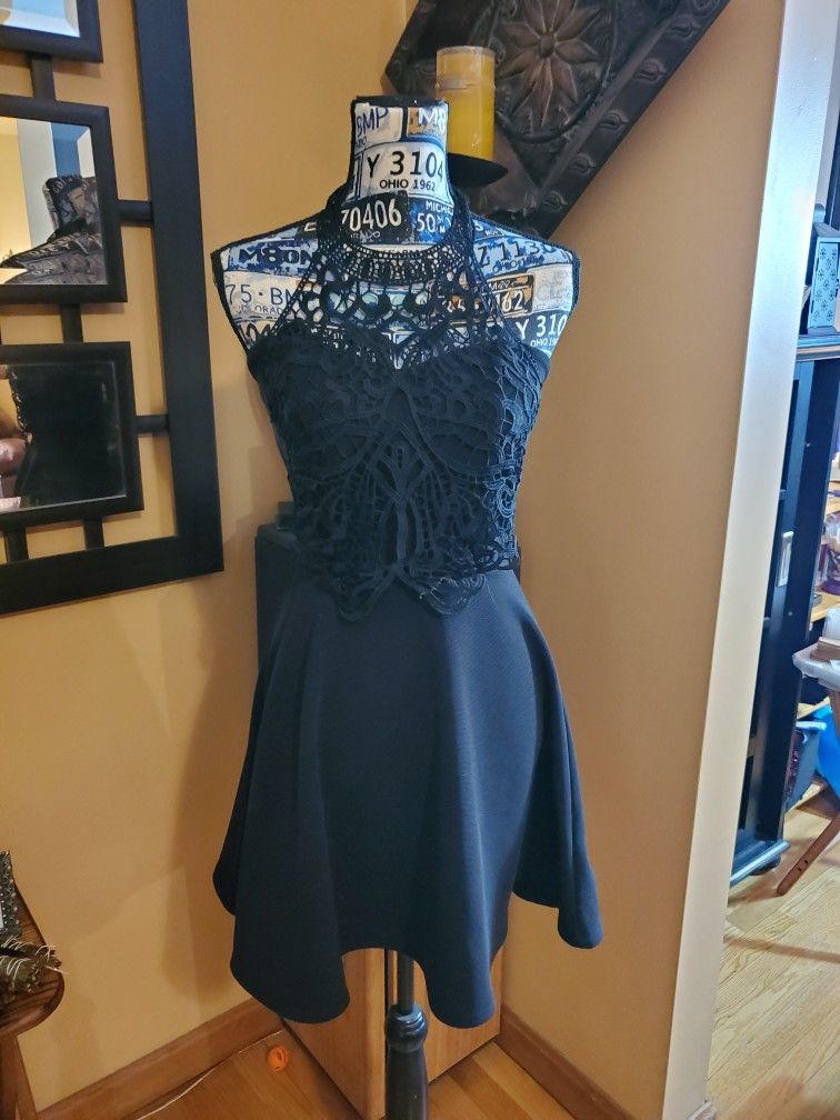 LBD BLACK LACE DETAIL FIT & FLARE DRESS!