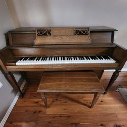 Beautiful Hobart M Cable Piano - Delivery Available 