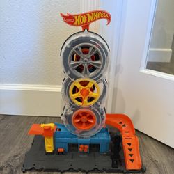 Hot Wheels City Super Twist Tire Shop