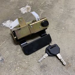 Volvo VNL Door Handle With Keys 