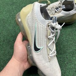 NIKE AIR VAPOR MAX 2021 FK MISMATCHED SWOOSH SIZE 9.5