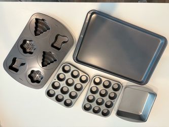 5-Piece Holiday & Everyday Bakeware Set (Wilton / EKCO)