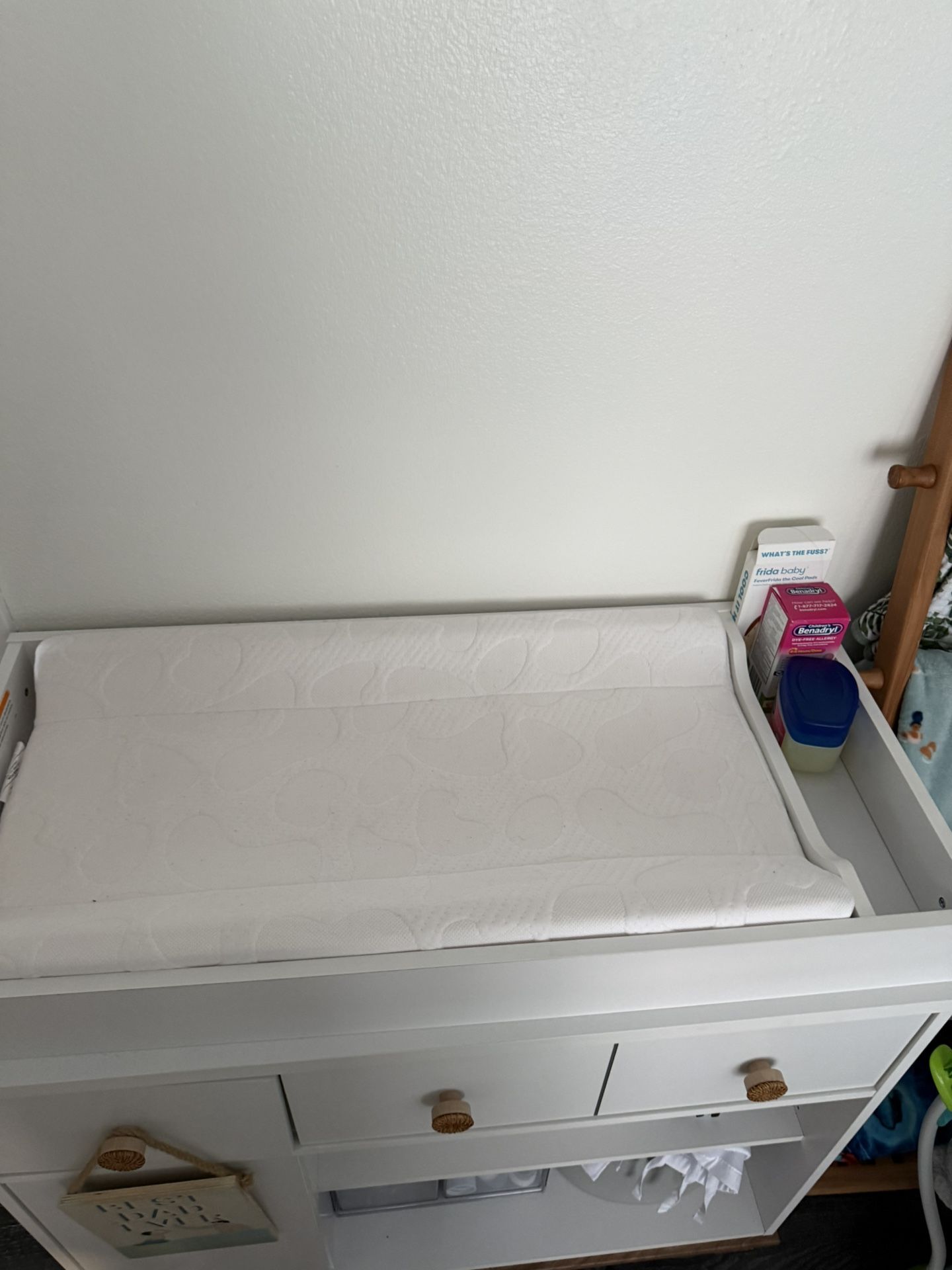 Storkcraft Dresser With Removable Changing Table