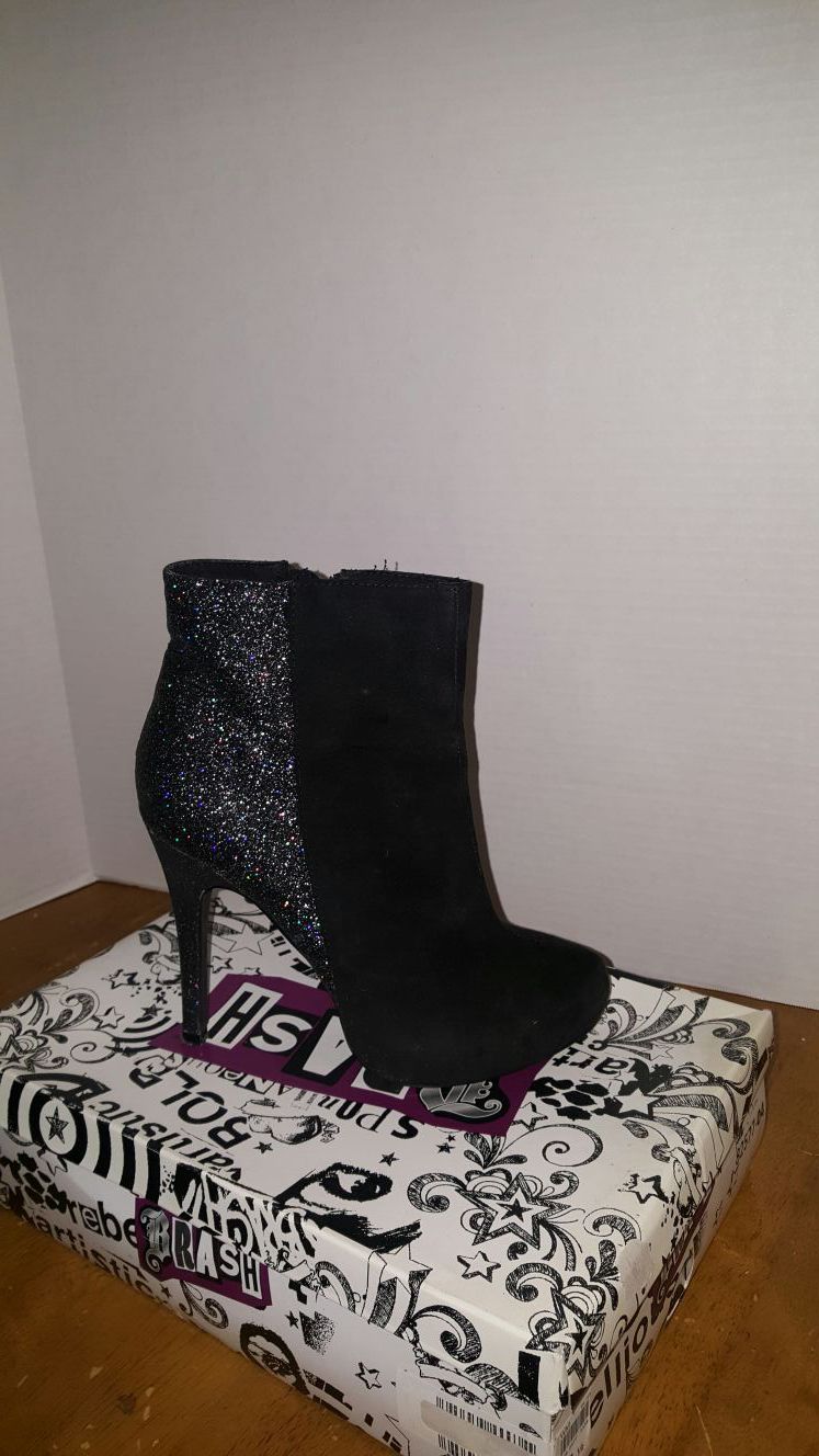 Black booties with shimmer size 6 1/2