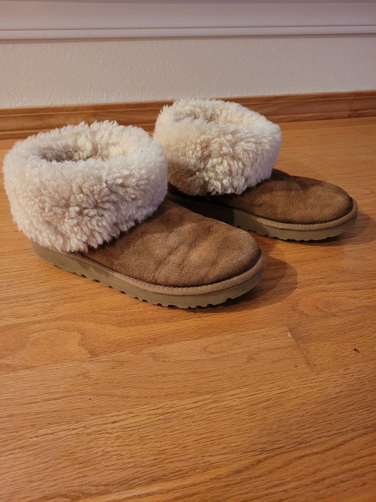 Womens Chestnut Color Boot Uggs, Size 8
