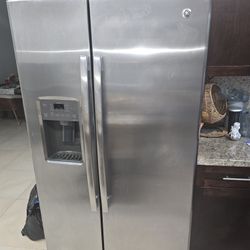 GE Refrigerator very good condition