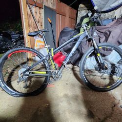 Large diamondback mountain bike hook line