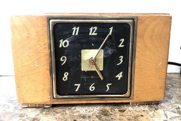 Vintage 1940s General Electric Wooden Electric Clock Model # 3H176 Works