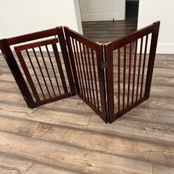 Wood 4 panel pet gate with door