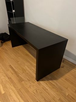 Black Desk