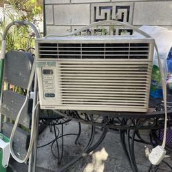 Old Fanshioned Ac Unit,  BLOWS COLD
