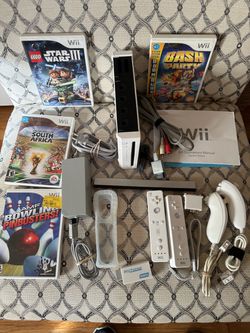 Nintendo Wii Console Bundle with Games and Accessories