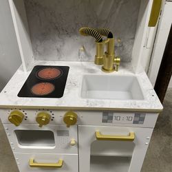 Teamson Kids Little Chef Memphis Play Kitchen 