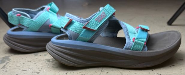 Teva Zymic Sandals Woman’s 9
