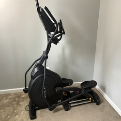 2024 Sole E25 Elliptical – Like New Condition, 20 Resistance Levels - Ruckersville, VA
