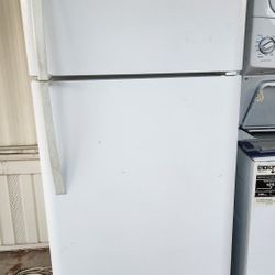 Kenmore 21 Cubic Ft. Refrigerator 