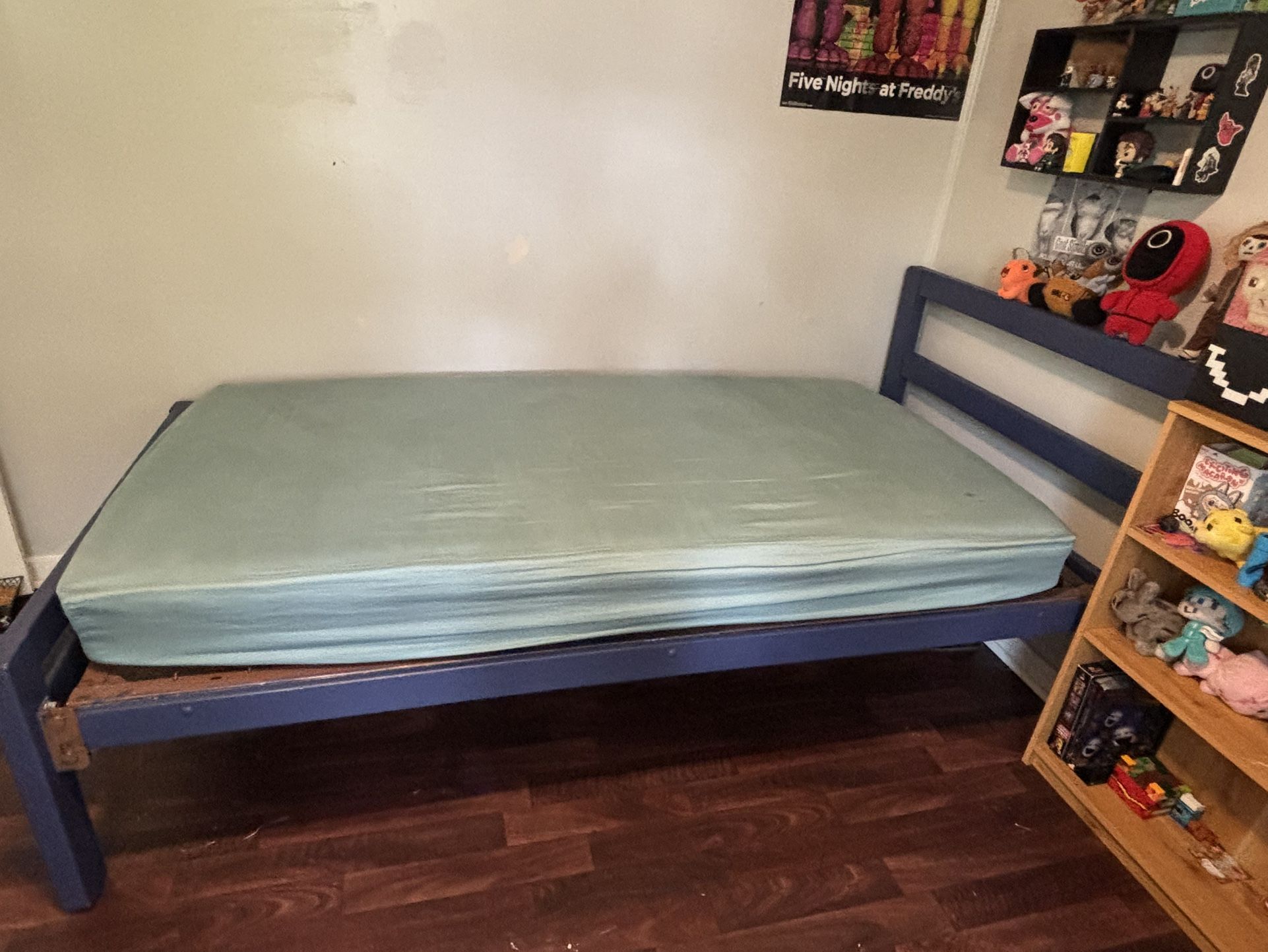 Twin Wooden Bed/mattress