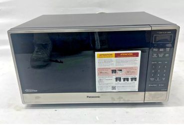 Panasonic 1.6 Cu. Ft. Countertop 14 Programs Microwave Oven NN-SN755S in SS