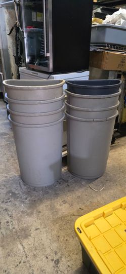 RUBBERMAID 21 GALLON HALF ROUND TRASH CANS