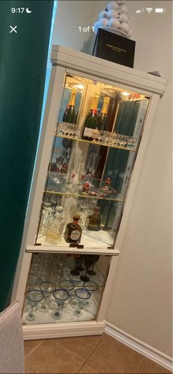 White Lighted Glass Display Cabinet