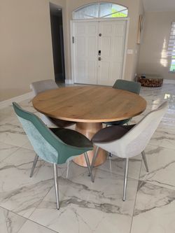 Rooms To Go Wood breakfast table