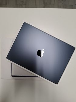 Macbook Air 13" 2022 M2 256gb/8gb - Babcock rd