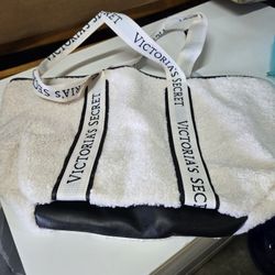Brand New Victoria Secret   DUFFLE BAG