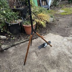 Frame TV Tripod 