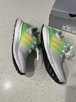 Adidas ultraboost 5.0 dna girl size 4 Green Beam