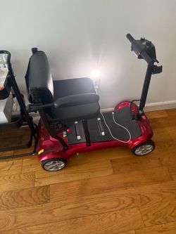 Electric mobility scooter
