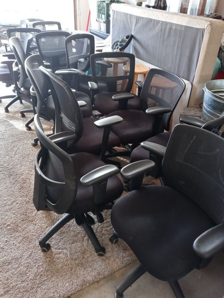 HEAVY DUTY OFFICE CHAIRS/ 20 IN TOTAL/EXCELLENT CONDITION!!