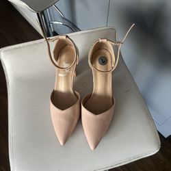 $18 Bonitos Zapatos Size 7