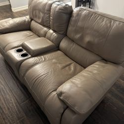 Two-seat leather reclining loveseat with a built-in console Two-seat leather reclining loveseat with a built-in console