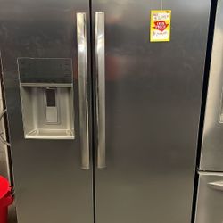 FRIGIDAIRE GRSCAF Gallery 22.3-cu ft Refrigerator HJ