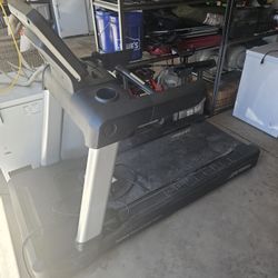 Life Fitness Integrity Series Commercial Treadmill