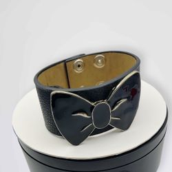 Y2K HOT TOPIC Black Leather Cuff Bracelet Metal Enamel Black Bow, Adjustable