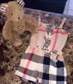 Burberry bear and romper 4/5 t